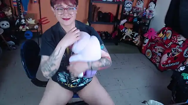 MissMiia2 live cam on StripChat