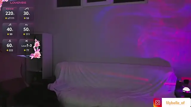 LilyBellee live cam on StripChat