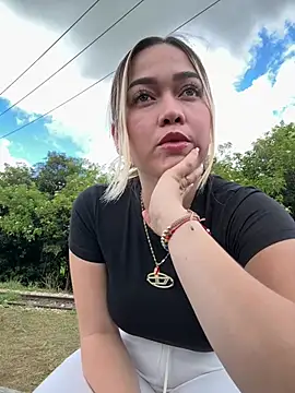 danielavegax (G young) - Trucker masturbates me with his fingers