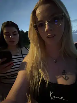 EllyNora webcam