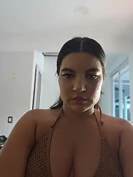 Pretty_Julieta live cam on StripChat