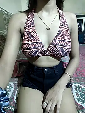 yourdarling2000 live cam on StripChat