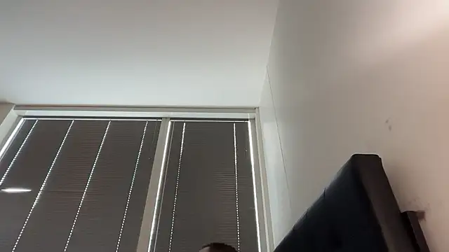 happynewyear111222 live cam on StripChat
