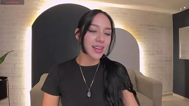 AmaliaCrus live cam on StripChat