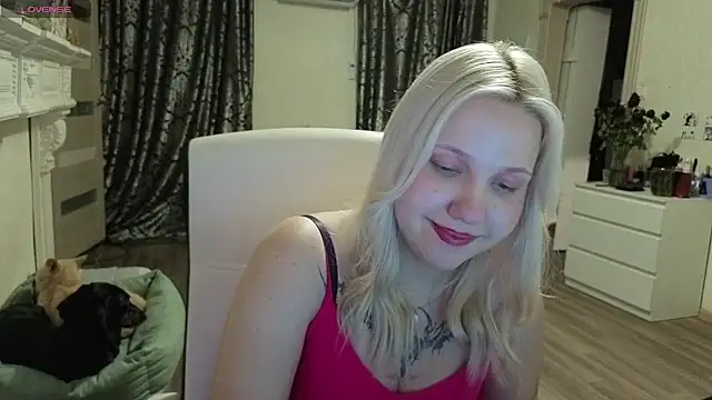 moon__shy live cam on StripChat