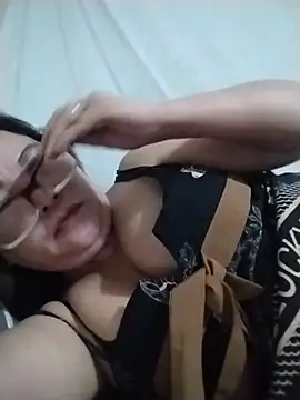 Naaya8109 live cam on StripChat