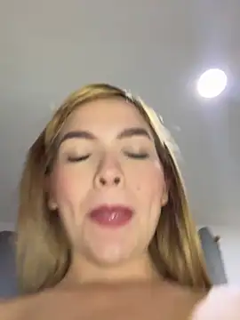 Valeria_Lun