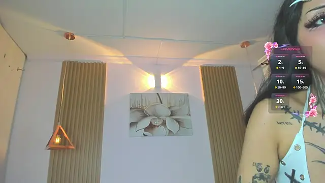 KoraRousee live cam on StripChat