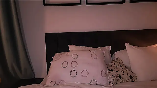 Divine_Muse live webcam