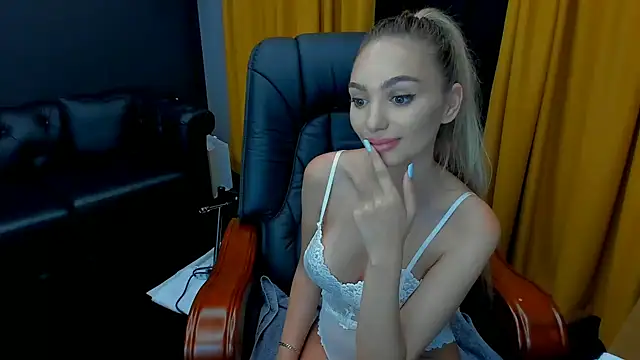 haleysweet18 (F young) - Naked, oil boobs and ass and showering