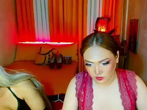Phenomenal_Shemale live cam on StripChat