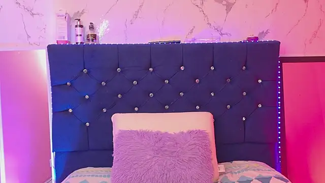 Dakotaa_Johnson live cam on StripChat
