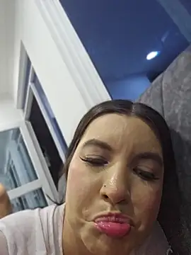 Pretty_Julieta webcam