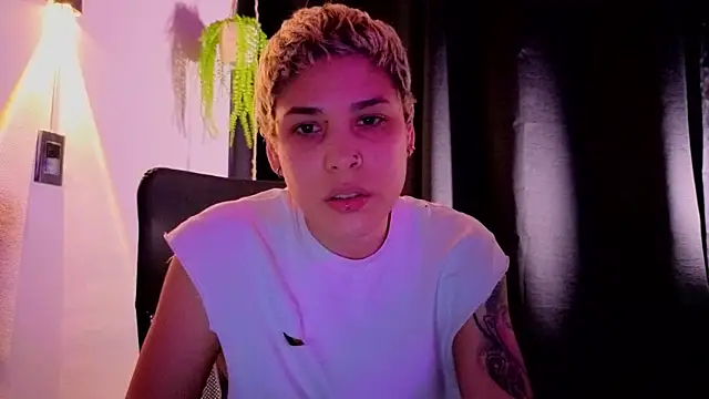 Charlee_pink webcam