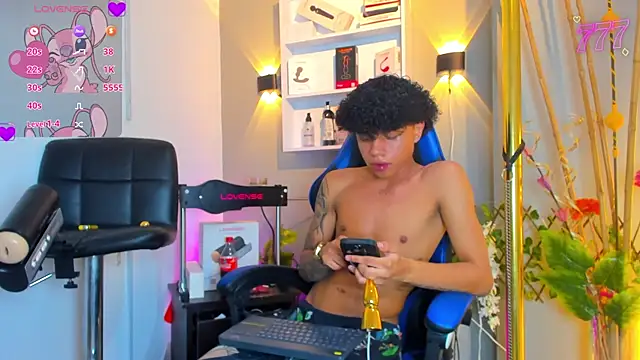 _taylor_black webcam