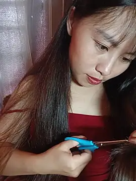 Cherry-squirtt live cam on StripChat