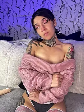 Lunai_gh Latina adult cam room