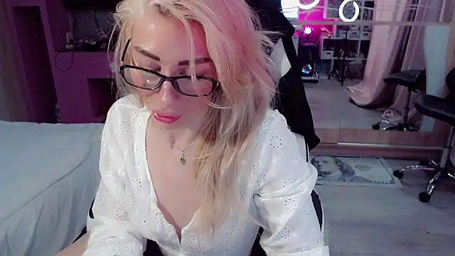 AnnieGOld_ webcam