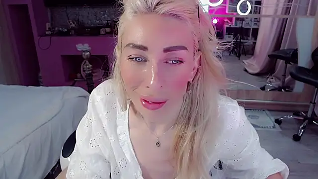 AnnieGOld_ webcam