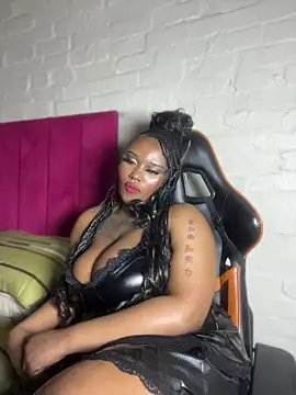 QUEEN_NOBUHLE_FEMDOM_777 webcam
