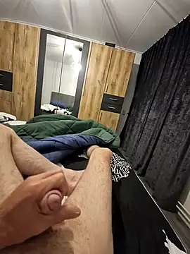 hornyman18cm39 webcam