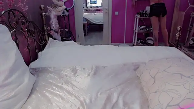 AnnieGOld_ webcam