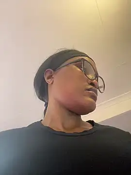 Bustygoddess32 webcam