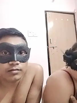 BBW_DesiCouple webcam