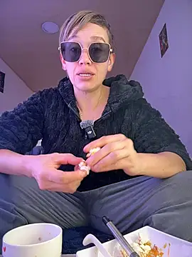 MARILYNKOVANOVA webcam
