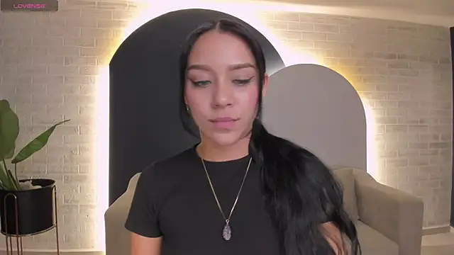 AmaliaCrus live cam on StripChat