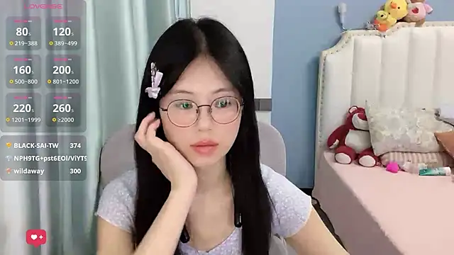 Luna-666 live cam on StripChat