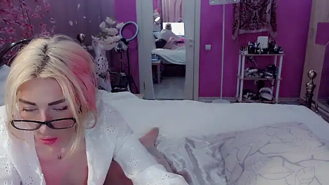 AnnieGOld_ webcam