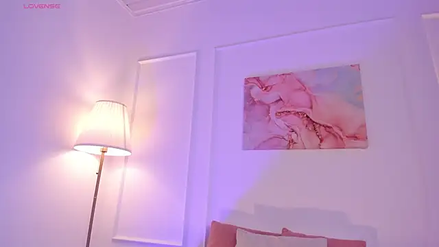 Eva-Millss live cam on StripChat
