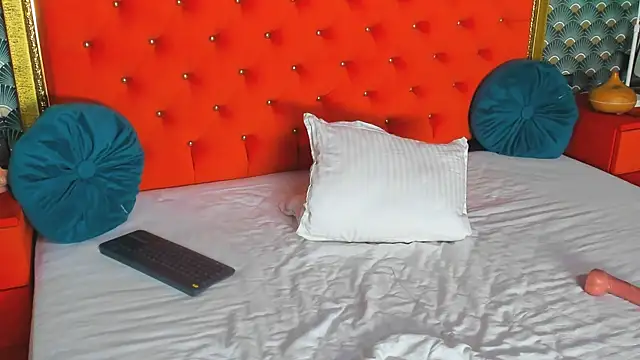 VallerieJones live cam on StripChat