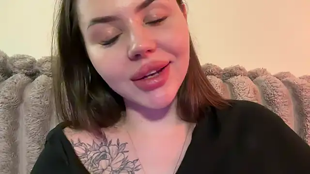 AlmaryKim live webcam show