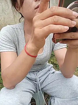 Linda-yiyi live cam on StripChat