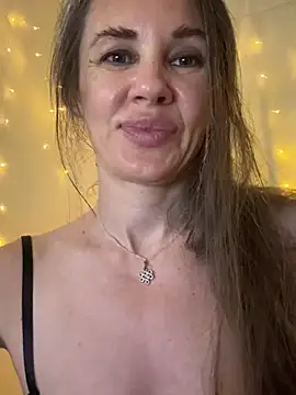 LucieMack live cam on StripChat