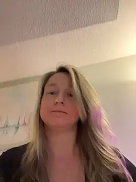 vivian_mayxxx (F milf) - 💦SQUIRTING Dildo Facial