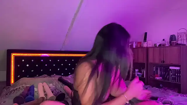 Kaceytranss live cam on StripChat