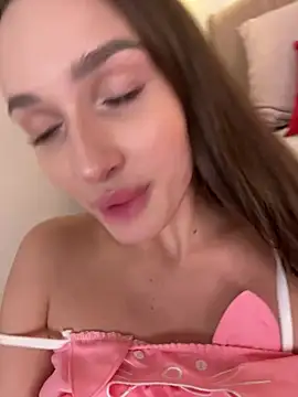 LillyNatty18 live cam on StripChat