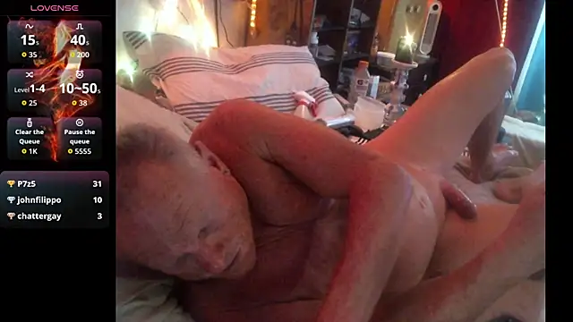 Pussyeat2please live sex cam