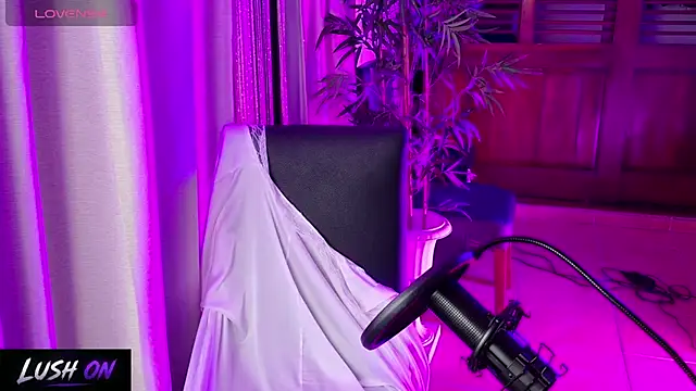 RealGoddessBellaBlaze live cam on StripChat