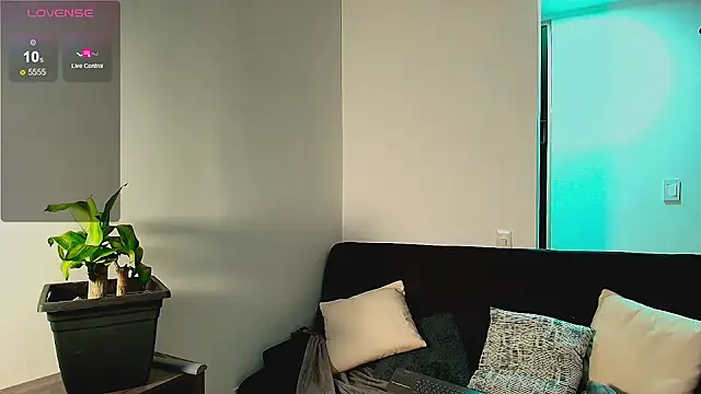 Lucio__Fox live cam on StripChat
