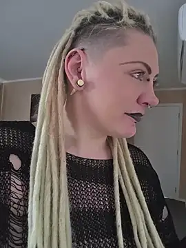 PinkTheHawk webcam