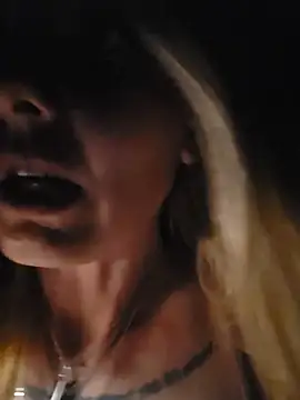 SheIsSomething webcam