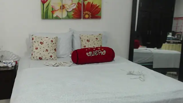 BombasticASSXXX live cam on StripChat