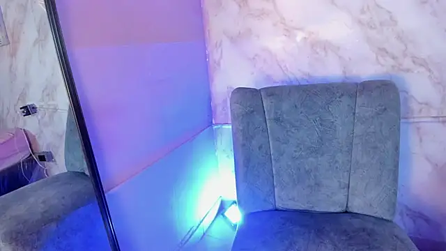 Mara_friendboy699's room