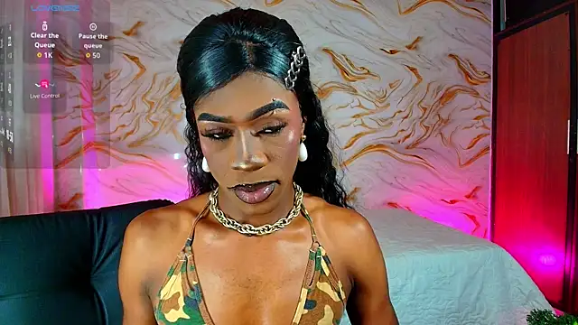 EbonyHansNight webcam