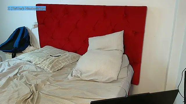 NicoDavisOfficial webcam