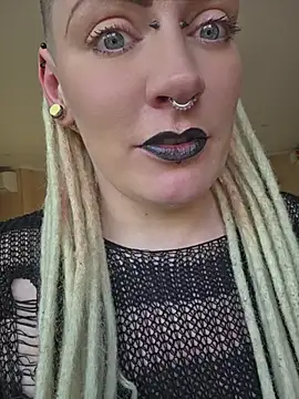 PinkTheHawk webcam